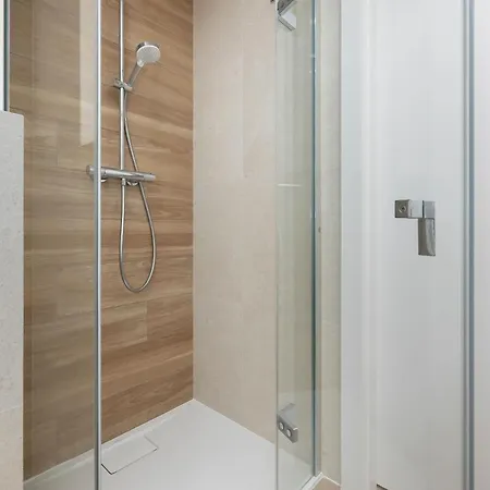 Nowoczesne W Darlowie Blisko Plazy Z Klimatyzacja By Renters Apartment Darlowo